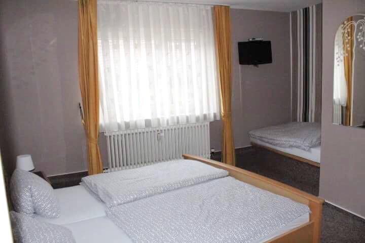 Hotel Zum Taunus Eppstein Екстериор снимка