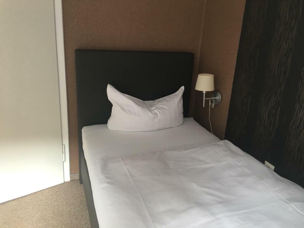 Hotel Zum Taunus Eppstein Екстериор снимка